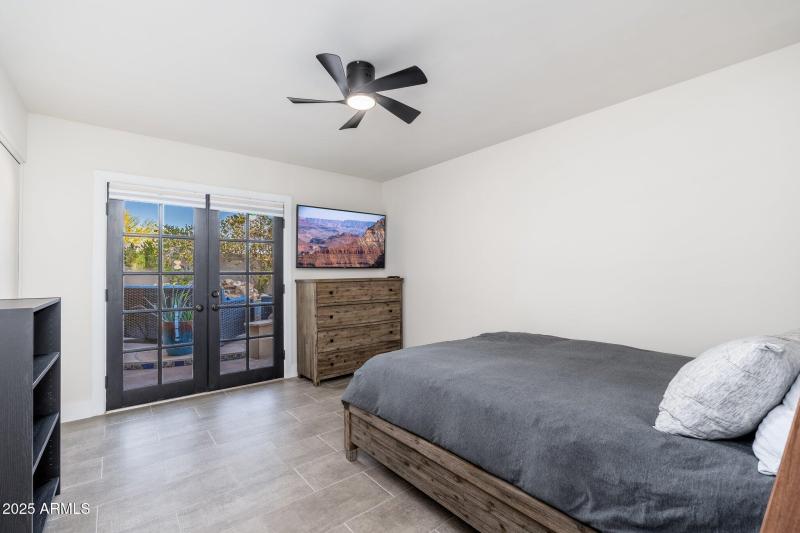 2712 E Mountain View Rd - 27