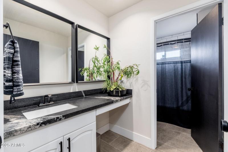 2712 E Mountain View Rd - 29