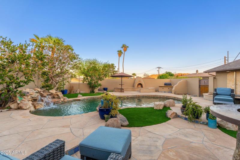 2712 E Mountain View Rd - 32