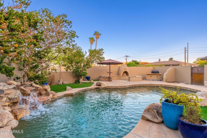 2712 E Mountain View Rd - 34