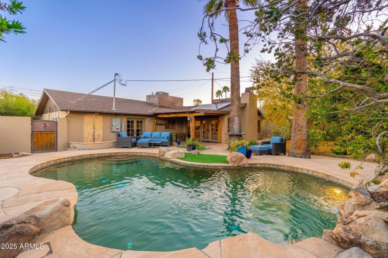 2712 E Mountain View Rd - 43