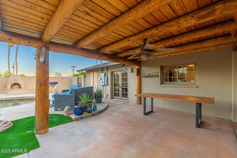 2712 E Mountain View Rd - 44