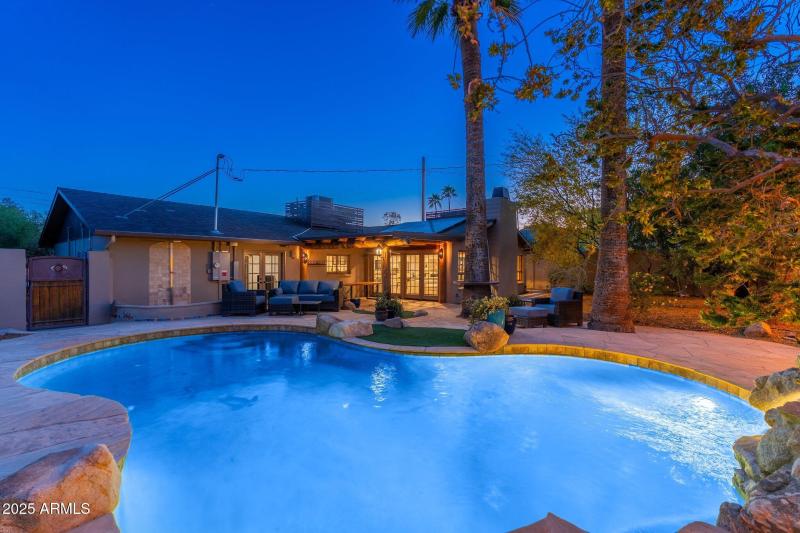 2712 E Mountain View Rd - 52