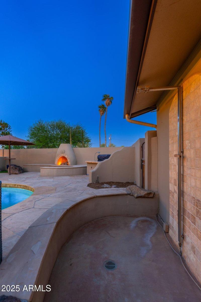 2712 E Mountain View Rd - 54