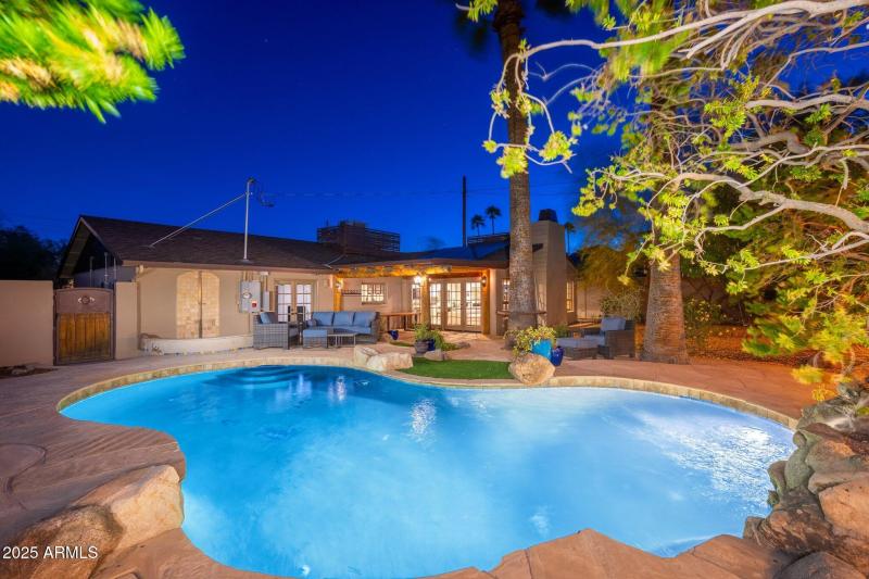 2712 E Mountain View Rd - 58