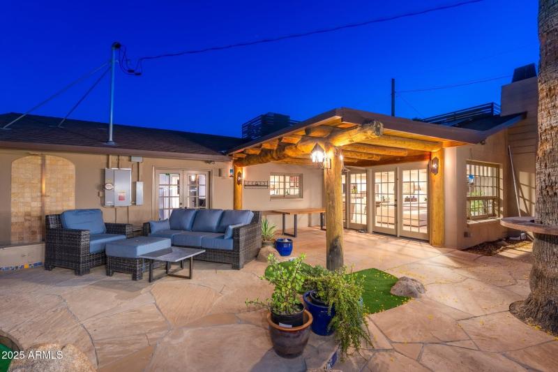 2712 E Mountain View Rd - 61