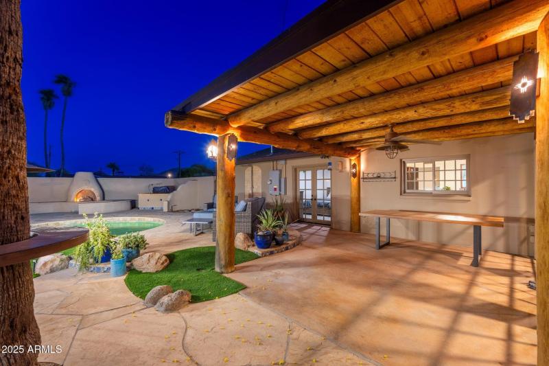 2712 E Mountain View Rd - 63