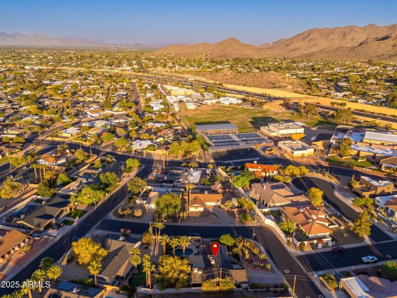 2712 E Mountain View Rd - 76