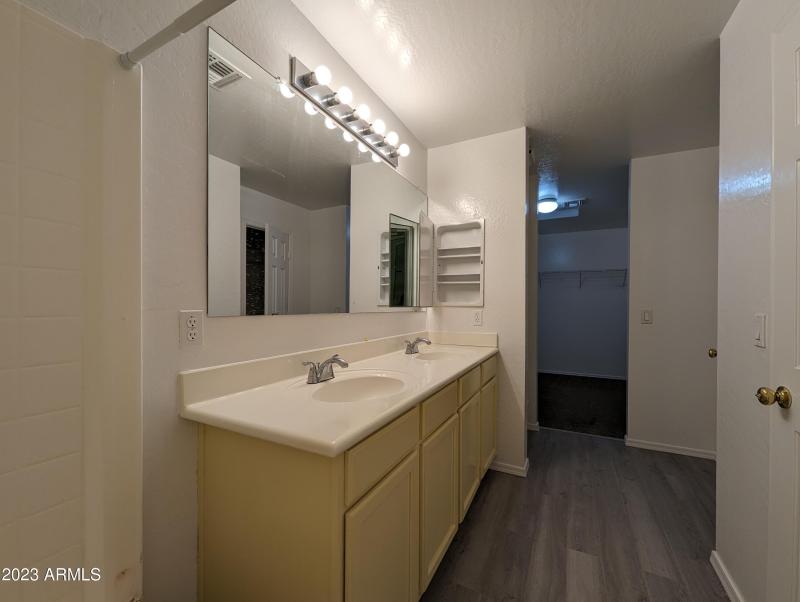 3330 W SAINT ANNE AVE