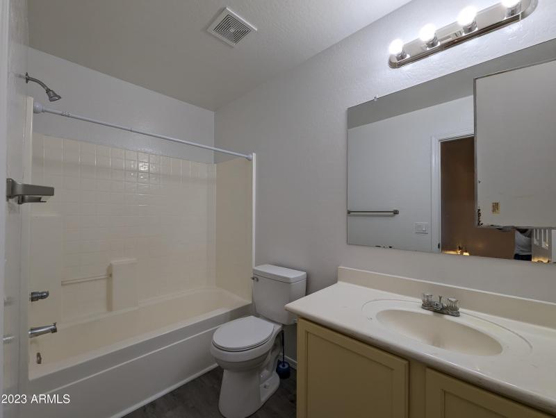 3330 W SAINT ANNE AVE