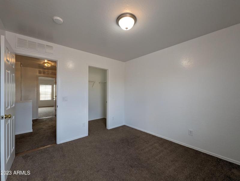 3330 W SAINT ANNE AVE