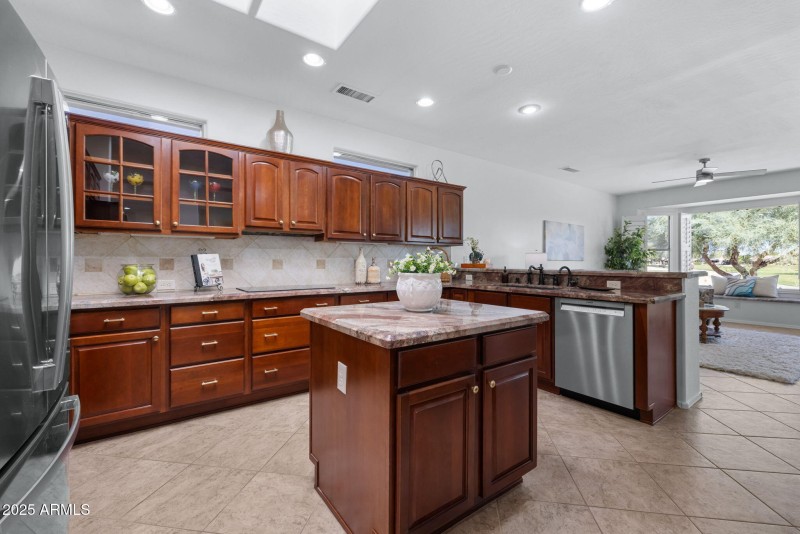 Kitchen w Cherry Cabinets, Volcano Grani