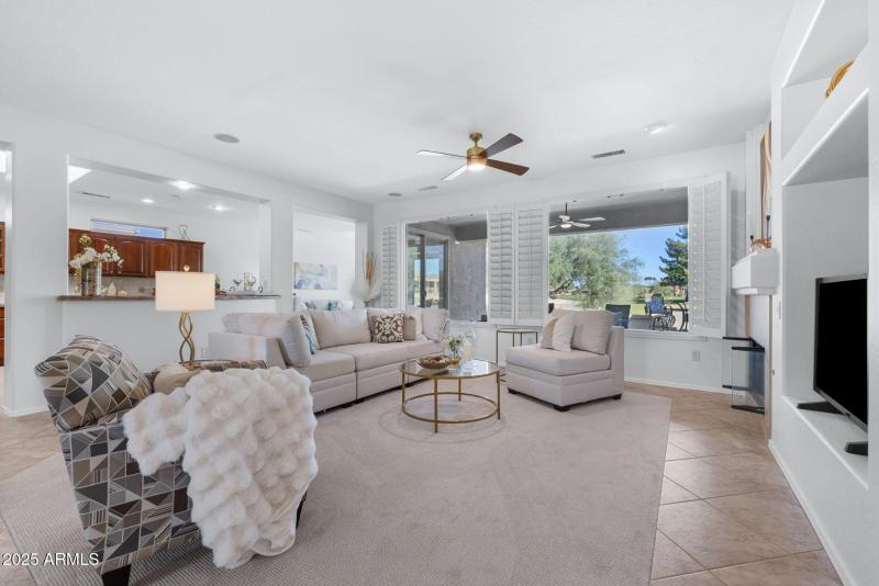 Grand Living w Visual Feast Views!