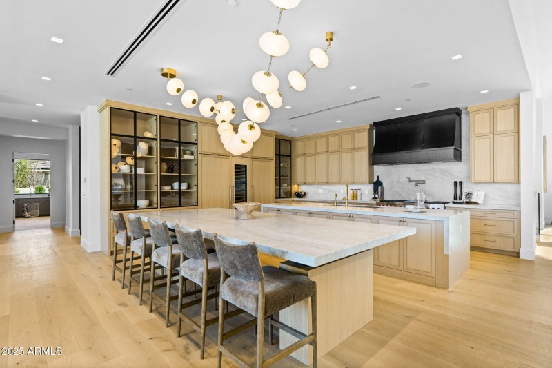 15-web-or-mls-6230-e-hillcrest-blvd