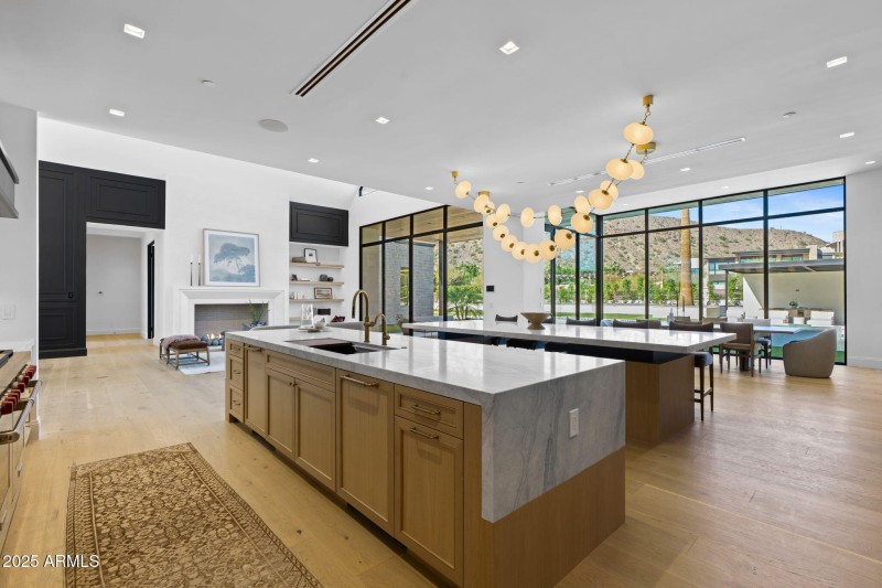 18-web-or-mls-6230-e-hillcrest-blvd