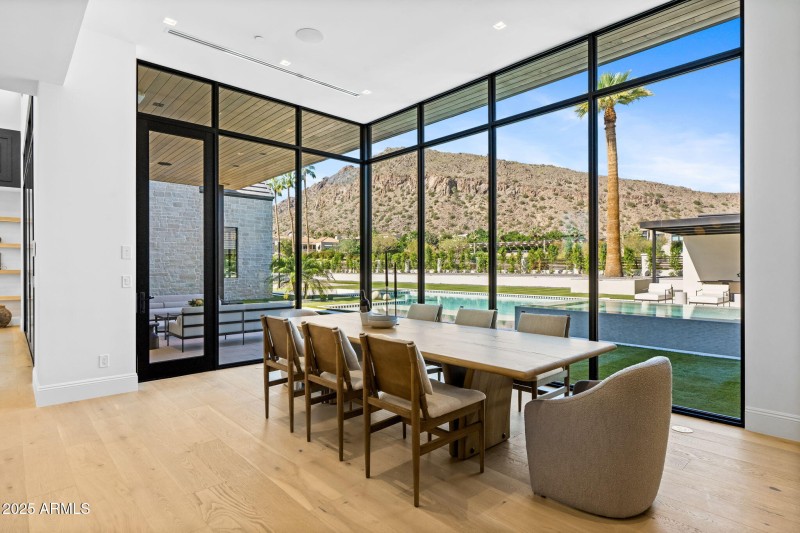 21-web-or-mls-6230-e-hillcrest-blvd