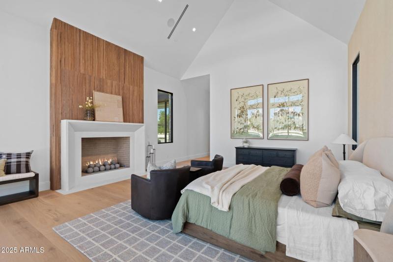 25-web-or-mls-6230-e-hillcrest-blvd