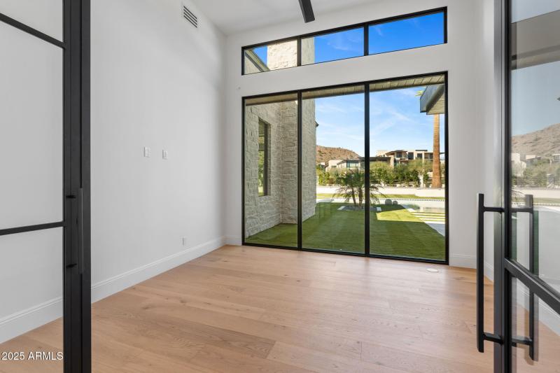 33-web-or-mls-6230-e-hillcrest-blvd