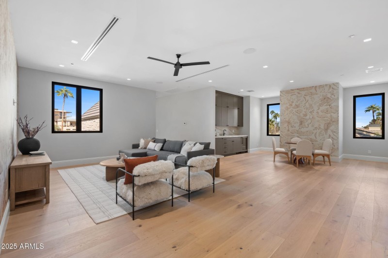 34-web-or-mls-6230-e-hillcrest-blvd