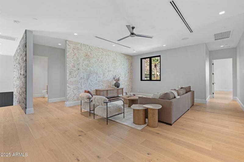 35-web-or-mls-6230-e-hillcrest-blvd