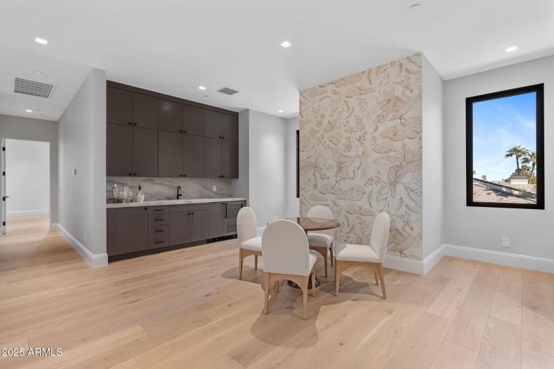 36-web-or-mls-6230-e-hillcrest-blvd