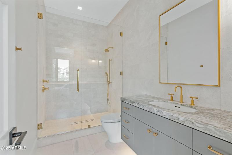 39-web-or-mls-6230-e-hillcrest-blvd