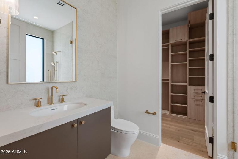 41-web-or-mls-6230-e-hillcrest-blvd