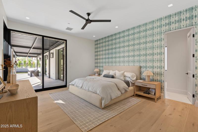 44-web-or-mls-6230-e-hillcrest-blvd