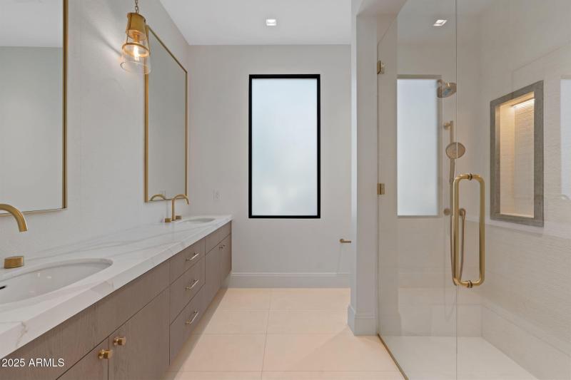 46-web-or-mls-6230-e-hillcrest-blvd