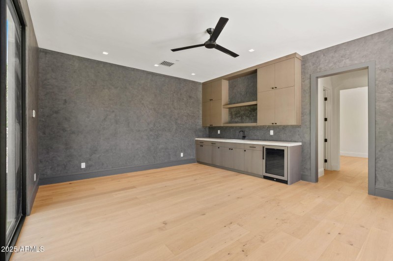 49-web-or-mls-6230-e-hillcrest-blvd