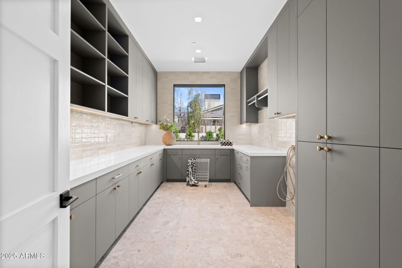 51-web-or-mls-6230-e-hillcrest-blvd