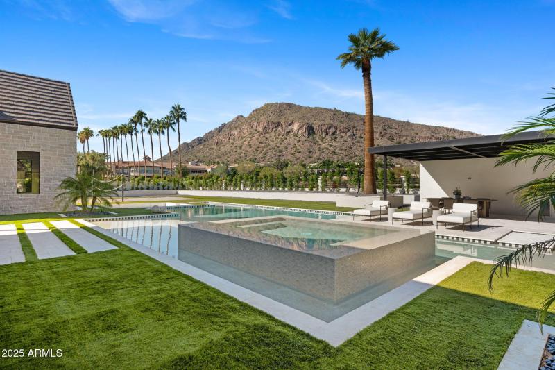 53-web-or-mls-6230-e-hillcrest-blvd