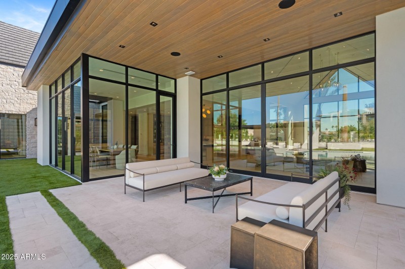 56-web-or-mls-6230-e-hillcrest-blvd