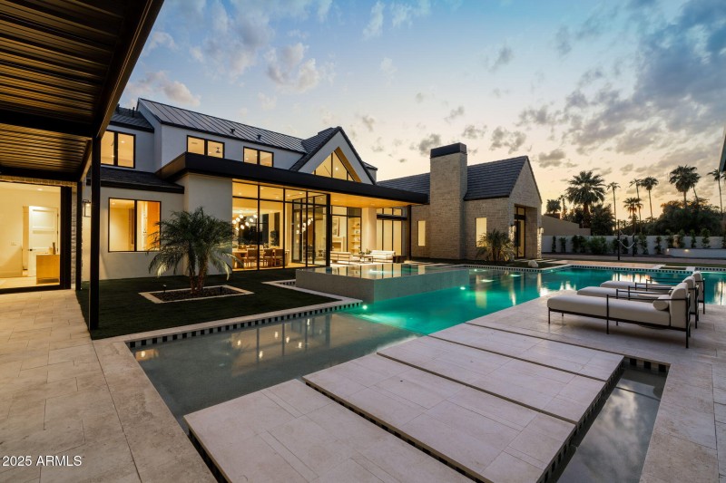 63-web-or-mls-6230-e-hillcrest-blvd