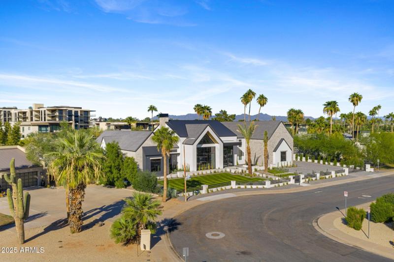 76-web-or-mls-6230-e-hillcrest-blvd