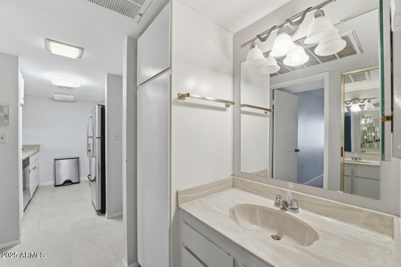 3033 E Devonshire Ave, Unit 1023-15