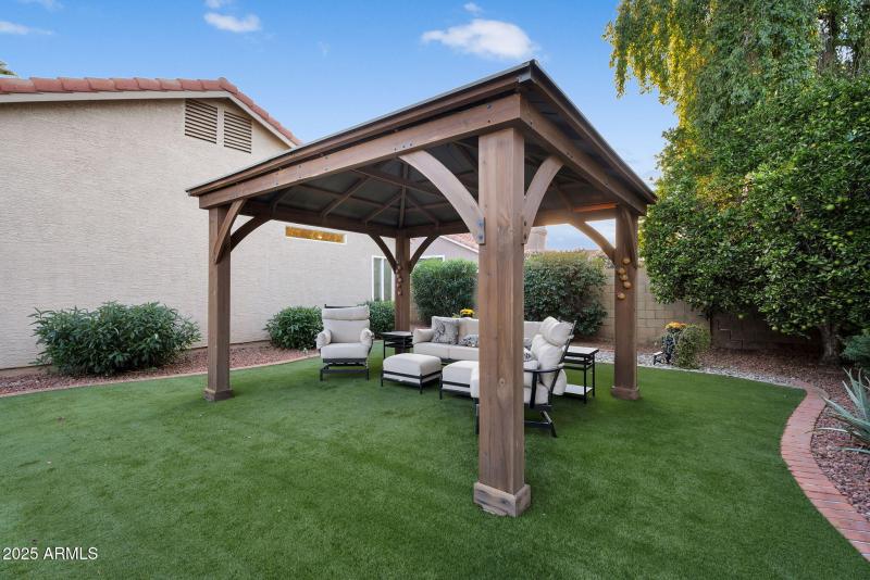 Easy-care artificial turf!