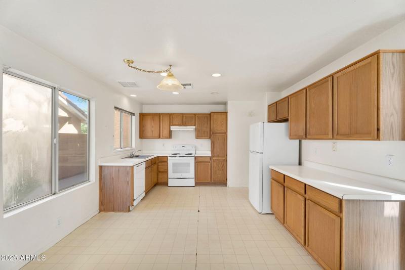 8-web-or-mls-2905 E Glenhaven Dr-11