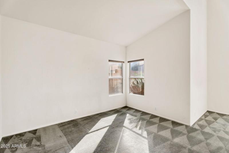 16-web-or-mls-2905 E Glenhaven Dr-9