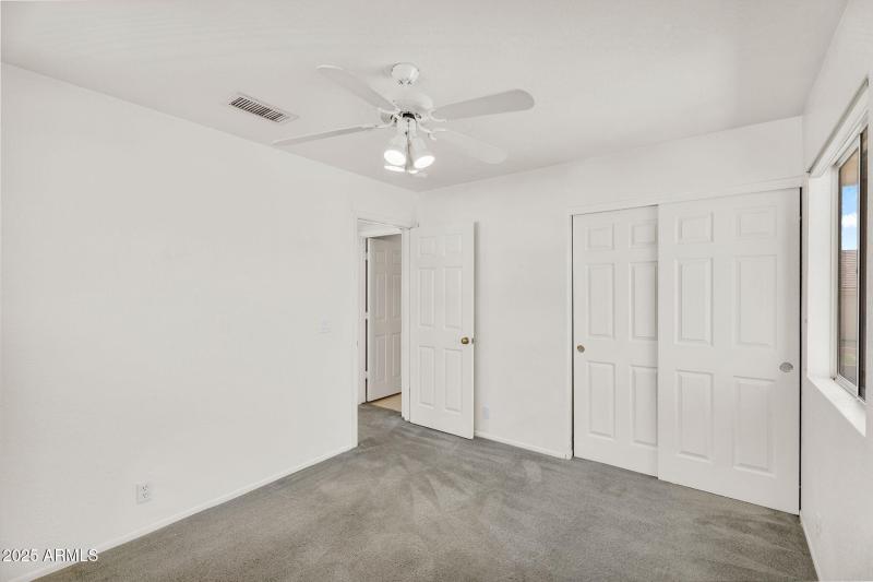 28-web-or-mls-2905 E Glenhaven Dr-29