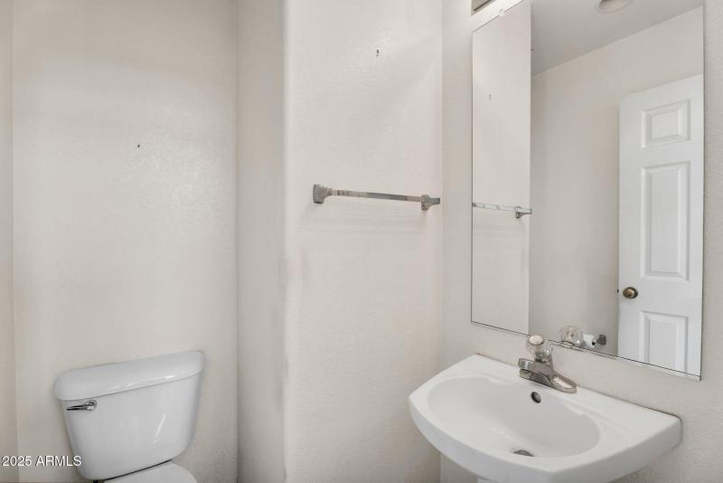 30-web-or-mls-2905 E Glenhaven Dr-26