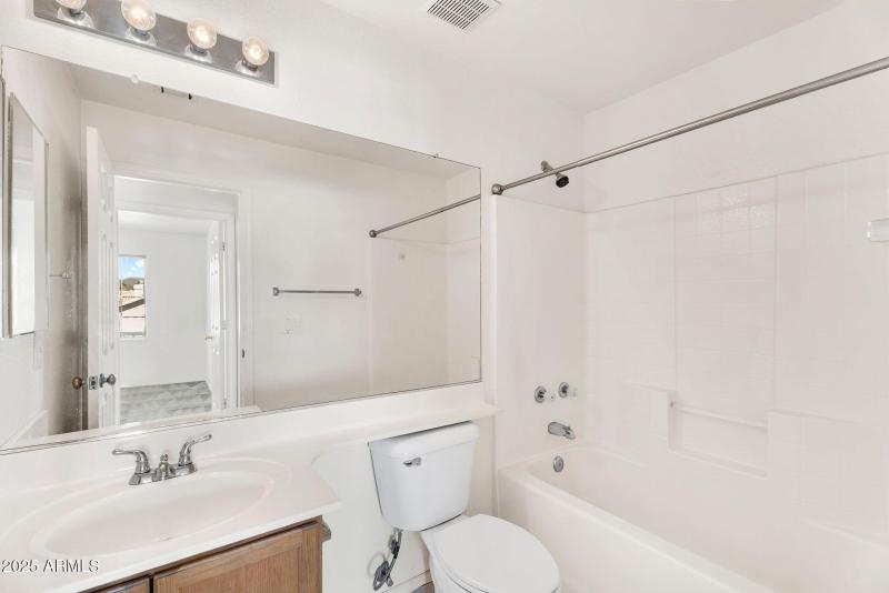 31-web-or-mls-2905 E Glenhaven Dr-30