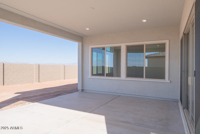 Tri Pointe Blossom Rock 492 - Covered Ou