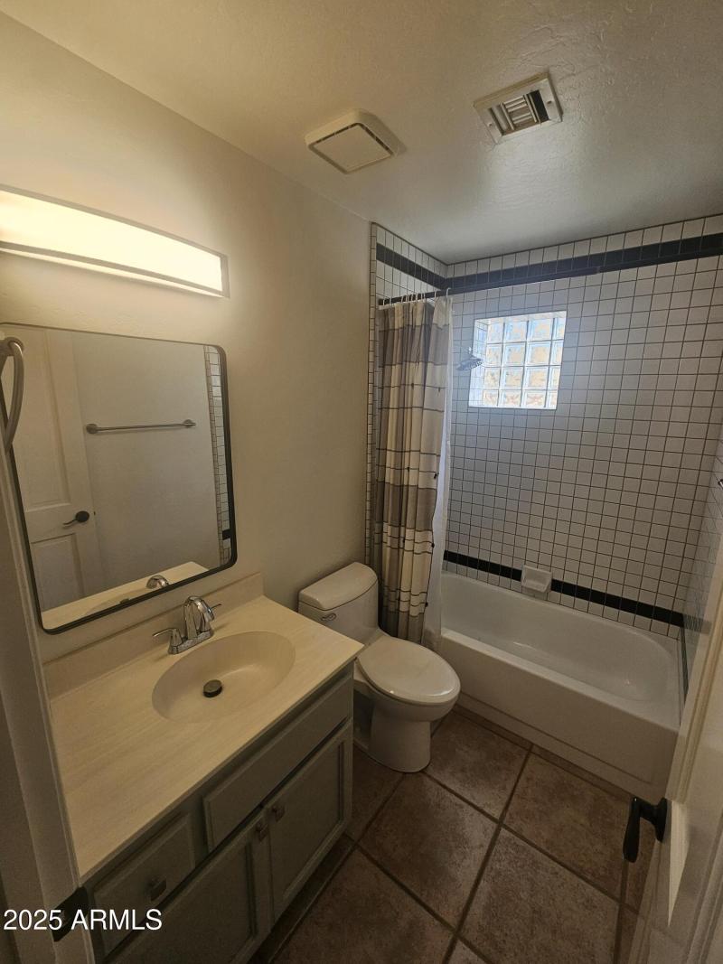 Hall Bath #2 Near Bedroom #4