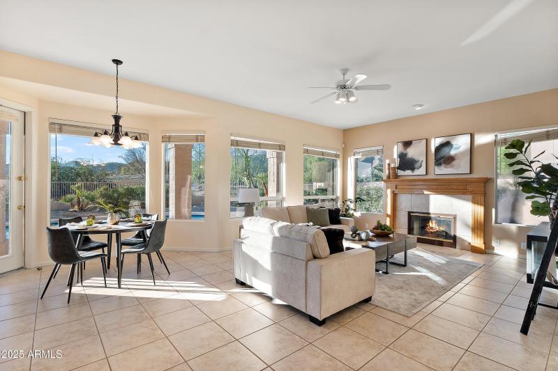 DINING & FAMILY ROOMS