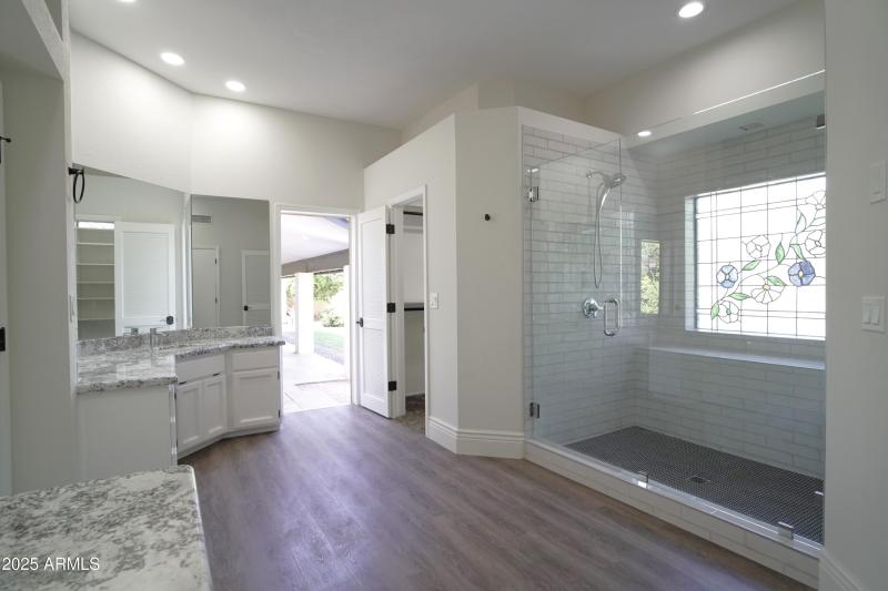 Bath 1 w/patio access