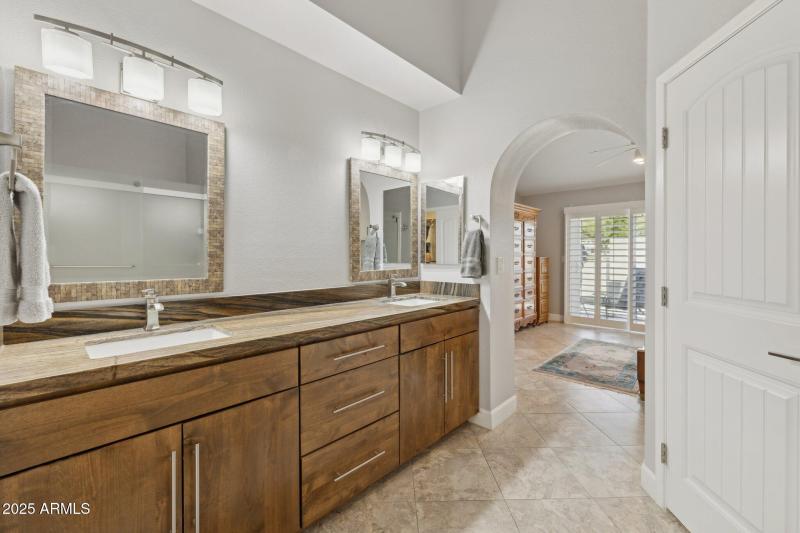 Primary Bath - Privat Toilet Room