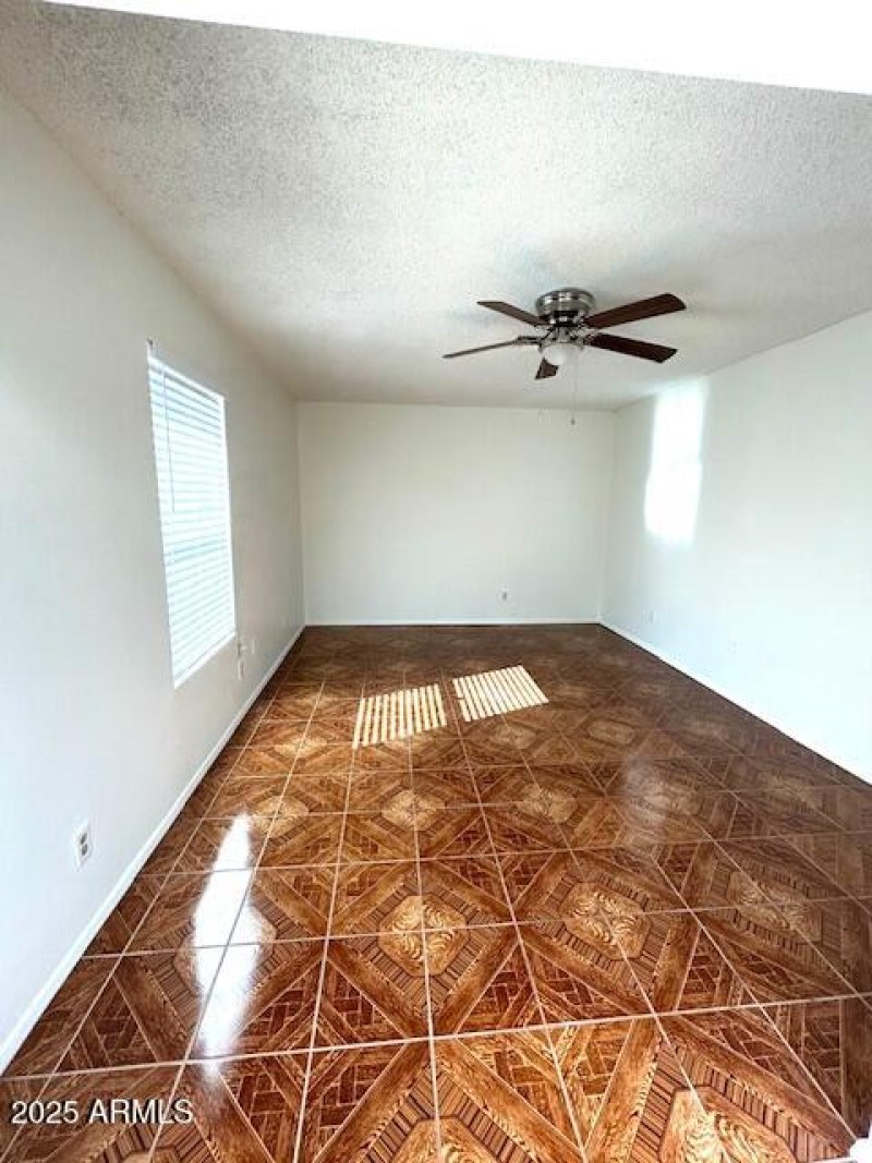 Extra room (office or den)