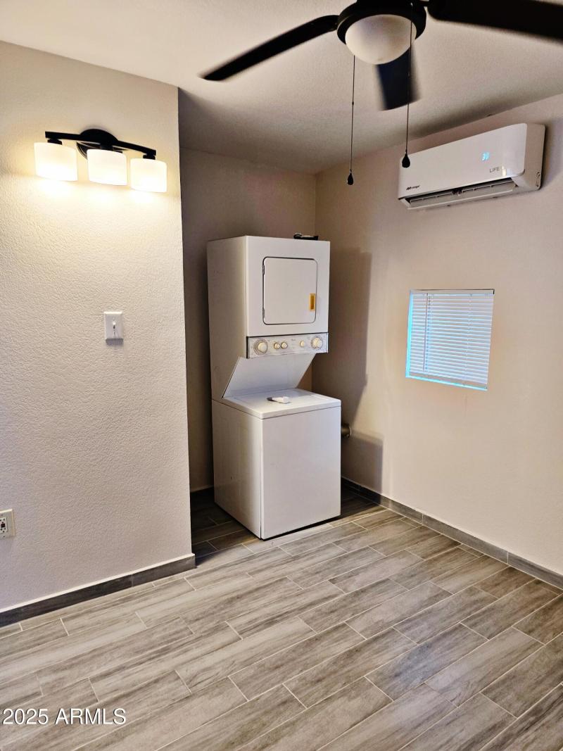 U1 Laundry in bonus room