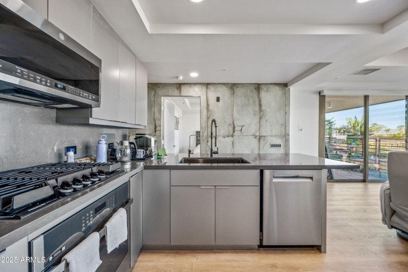 16-7167ERVD4008-ocupix